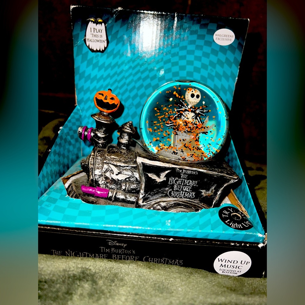 Nightmare before Christmas 🎄🎃 light up magical water globe 🔮